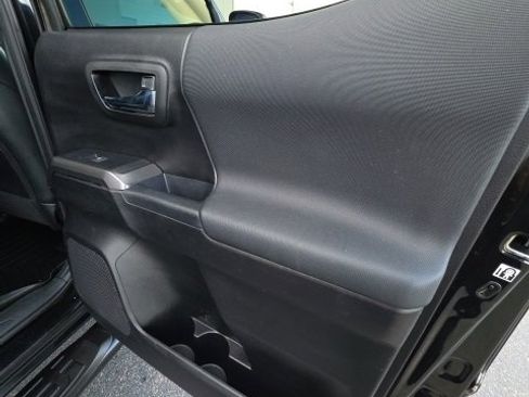 Used 2019 Toyota Tacoma Limited image 20