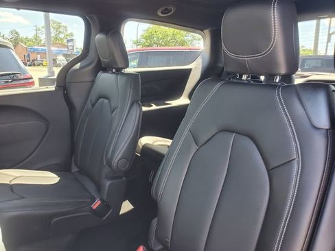 New 2027 Chrysler Pacifica Select AWD/4WD image 15