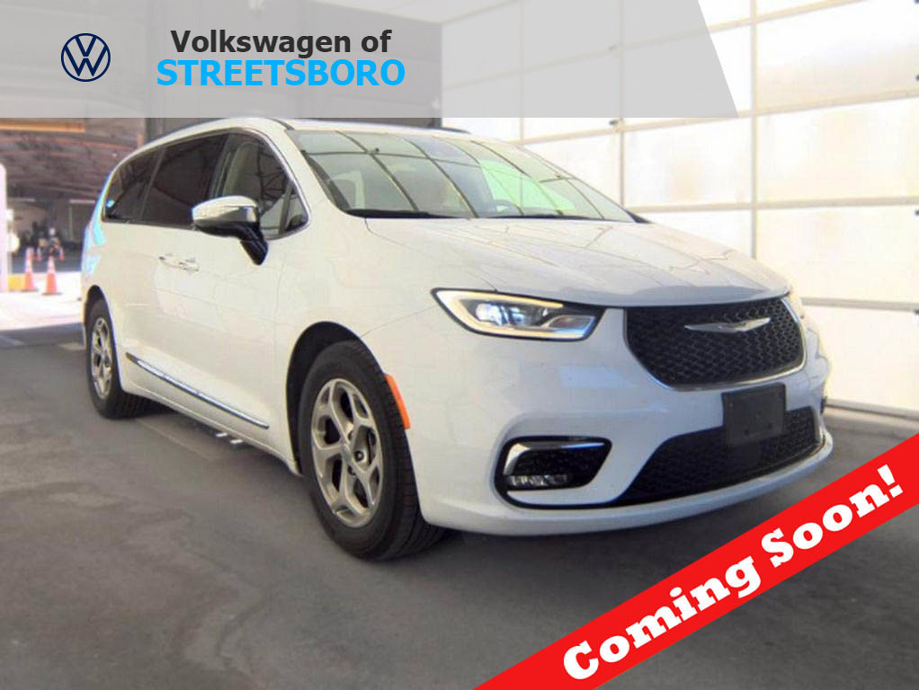 Used 2023 Chrysler Pacifica Limited FWD image 1