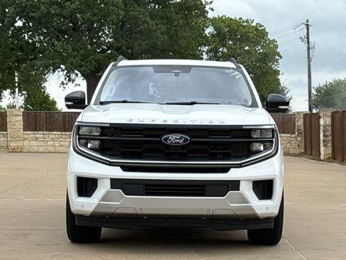 Used 2025 Ford Expedition Platinum image 2