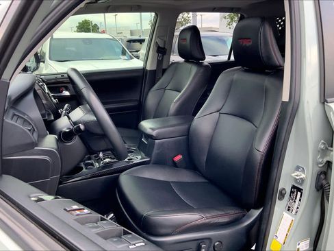 Used 2022 Toyota 4Runner TRD Off-Road Premium w/ Moonroof Package AWD/4WD image 8