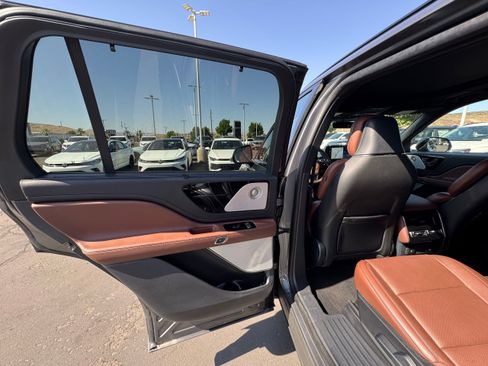 Used 2025 Lincoln Aviator Reserve w/ Equipment Group 201A AWD/4WD image 19