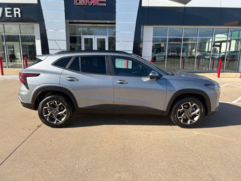 Certified 2025 Chevrolet Trax LT w/ LT Convenience Package image 23