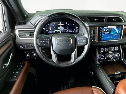 Used 2024 GMC Yukon XL Denali Ultimate image 8