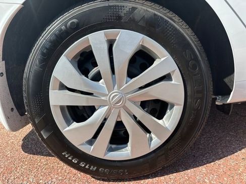 Used 2025 Nissan Versa S w/ Trunk Package image 28