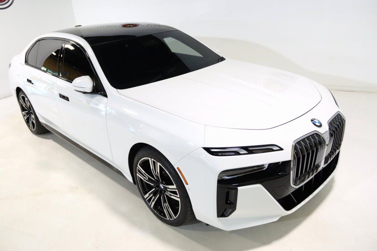 Used 2023 BMW 760i xDrive AWD/4WD image 6