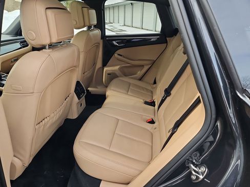 Certified 2025 Porsche Macan image 37