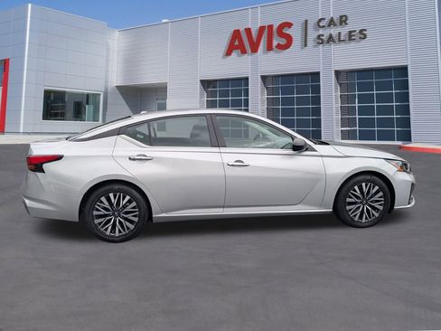 Used 2024 Nissan Altima 2.5 SV image 5