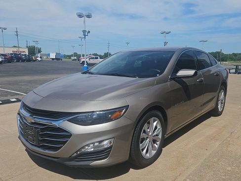 Used 2025 Chevrolet Malibu LT FWD image 2