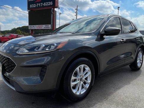 Used 2020 Ford Escape SE image 4