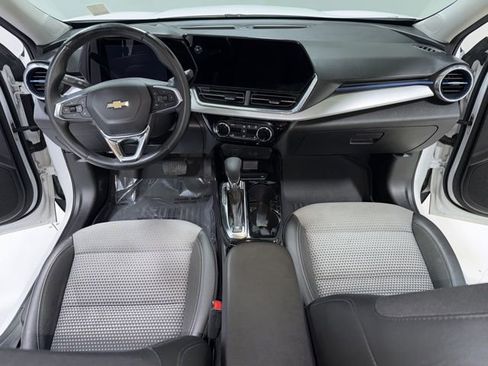 Used 2024 Chevrolet Trax LT w/ Driver Confidence Package image 14