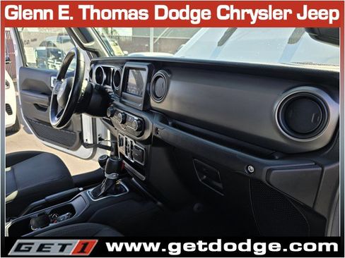 Certified 2022 Jeep Gladiator Willys image 32