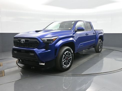 Used 2024 Toyota Tacoma TRD Sport image 3