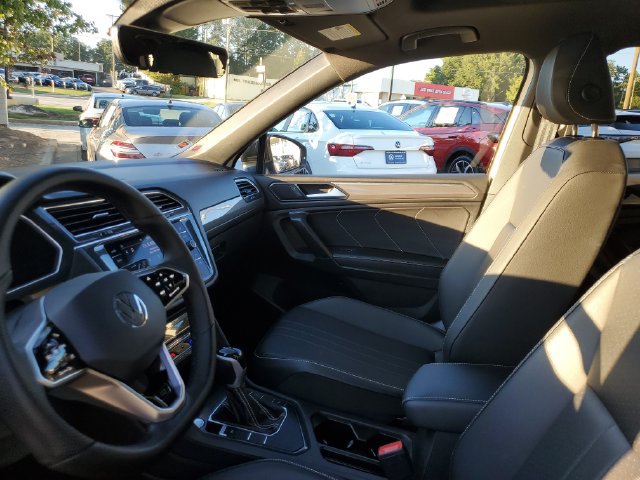 Certified 2023 Volkswagen Tiguan SE R-Line FWD image 23