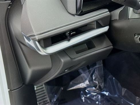 Used 2024 Chevrolet Corvette Stingray Coupe w/ Z51 Performance Package image 11