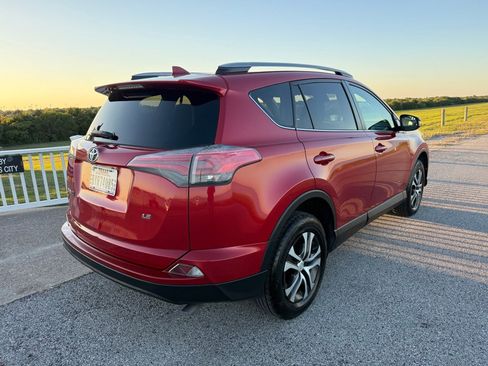 Used 2017 Toyota RAV4 LE image 5