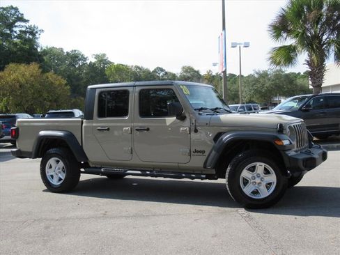 Used 2020 Jeep Gladiator Sport w/ Quick Order Package 24S image 2