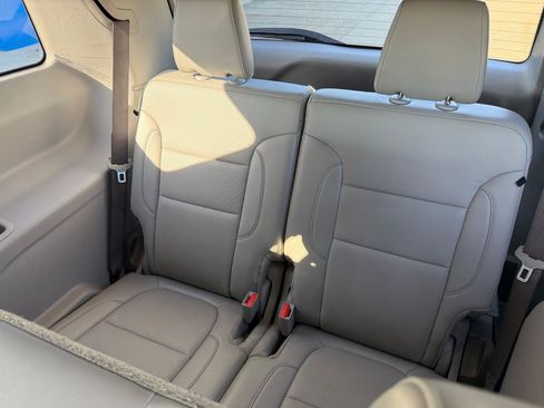 Certified 2023 GMC Acadia SLT FWD image 21