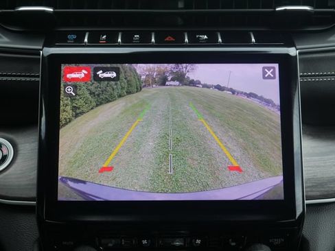 Used 2025 Jeep Grand Cherokee Limited 4xe w/ Luxury Tech Group II AWD/4WD image 7