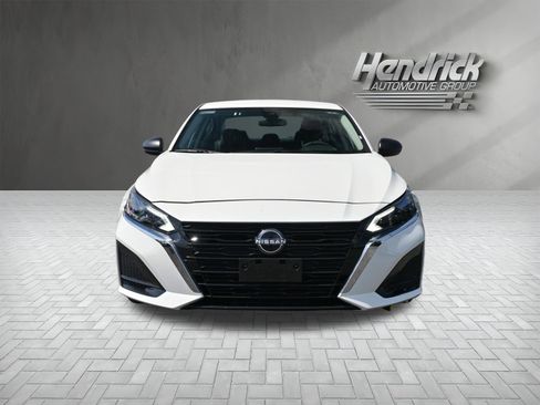 Used 2025 Nissan Altima 2.5 SV FWD image 3