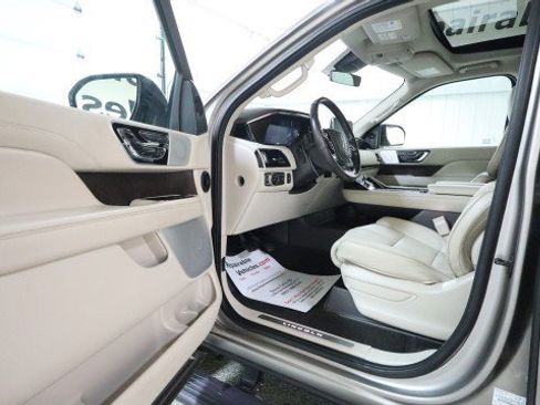 Used 2019 Lincoln Navigator L Reserve AWD/4WD image 9