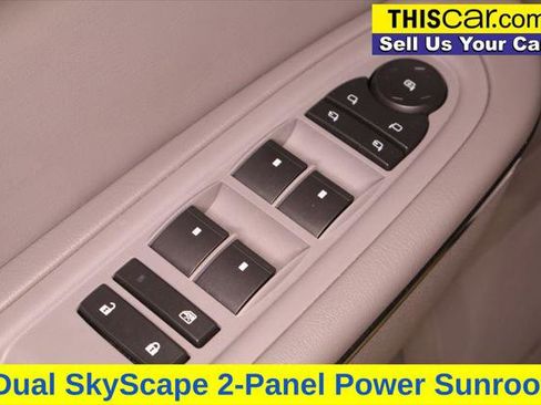 Used 2017 Chevrolet Traverse Premier FWD image 29