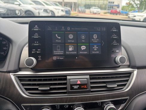 Used 2018 Honda Accord EX image 11