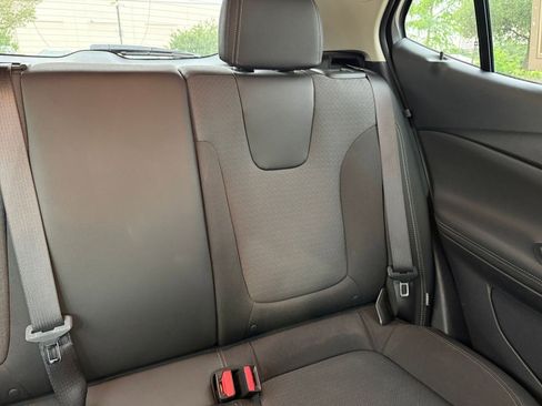 Used 2025 Buick Encore GX Preferred AWD/4WD image 38