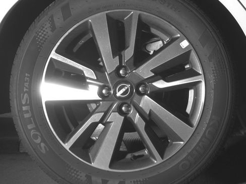 Used 2025 Nissan Versa SV image 14