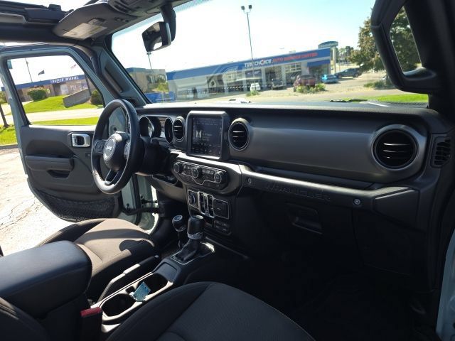 Used 2023 Jeep Wrangler Unlimited w/ Sun & Screen Package AWD/4WD image 34