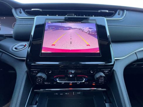 New 2025 Jeep Grand Cherokee L Altitude image 9