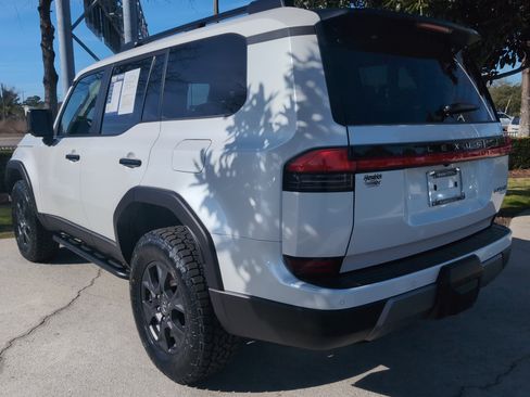 Used 2024 Lexus GX 550 image 8