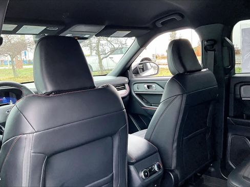 Used 2025 Ford Explorer ST-Line image 12