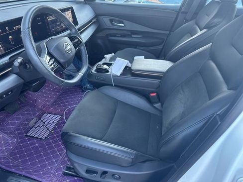 Used 2024 Nissan Ariya AWD image 5