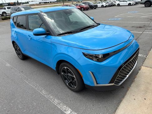Used 2023 Kia Soul EX FWD image 3