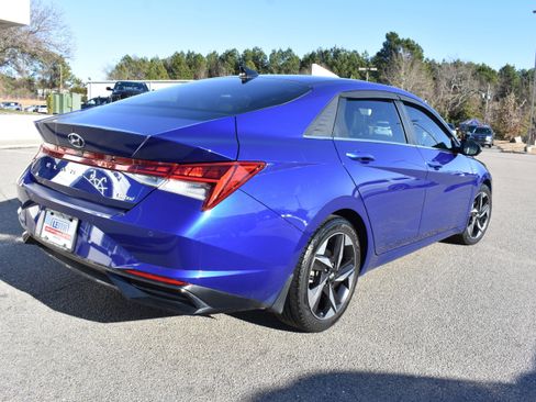 Used 2022 Hyundai Elantra Limited w/ Cargo Package image 9
