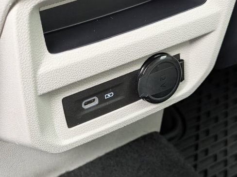 Used 2023 Volkswagen Tiguan SE image 24