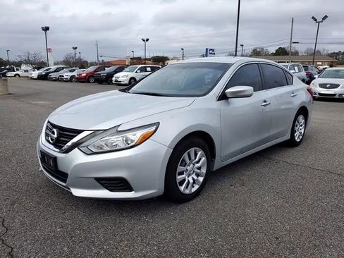 Used 2017 Nissan Altima 2.5 S w/ Power Driver Seat Package image 2