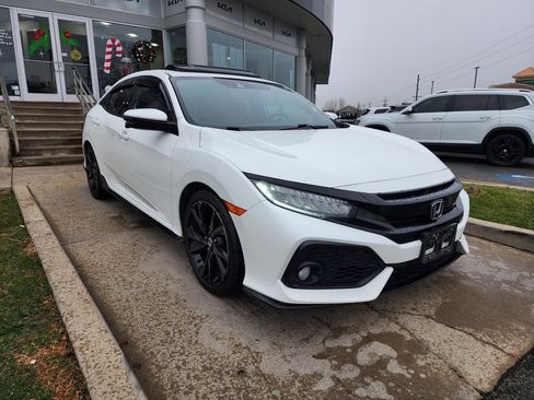 Used 2017 Honda Civic Sport Touring image 3