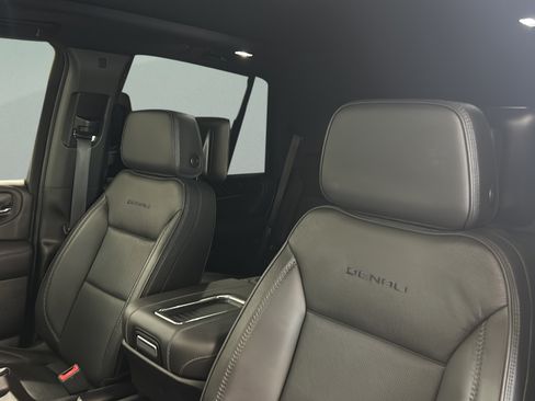 Used 2024 GMC Yukon Denali w/ Denali Reserve Package AWD/4WD image 10