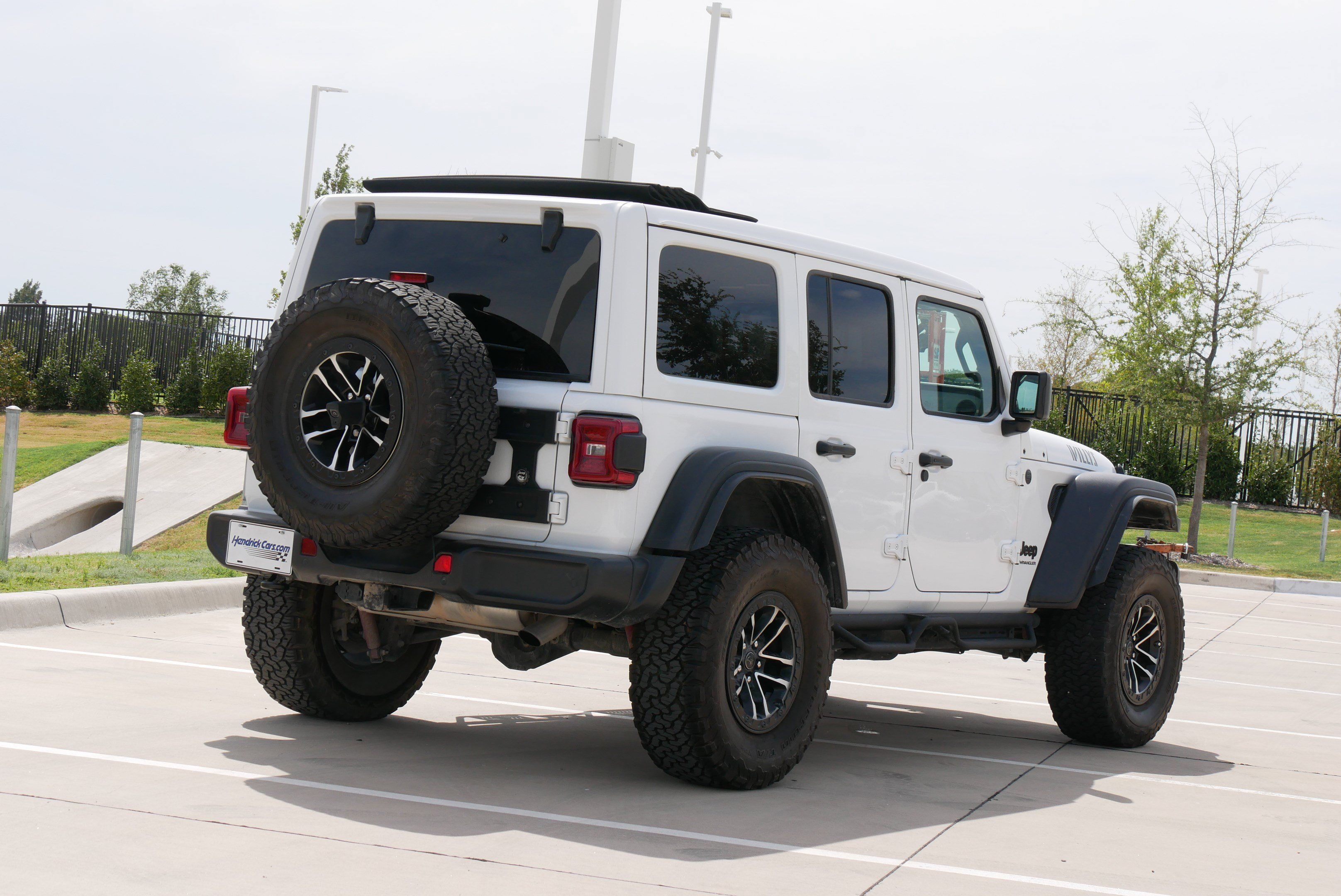 Used 2024 Jeep Wrangler Unlimited Sport AWD/4WD image 9