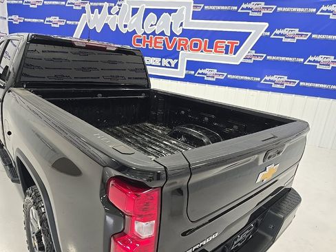 Used 2022 Chevrolet Silverado 2500 Custom w/ Custom Value Package image 7