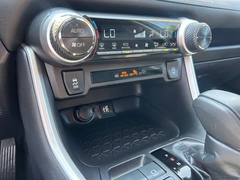 Used 2025 Toyota RAV4 XLE FWD image 25