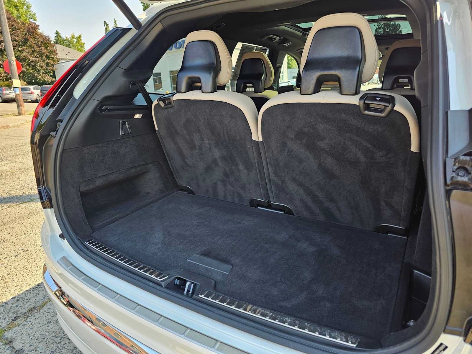 Used 2026 Volvo XC90 B6 Plus w/ Protection Package Premier AWD/4WD image 16
