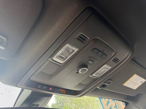 Used 2022 Chevrolet Suburban LT image 24