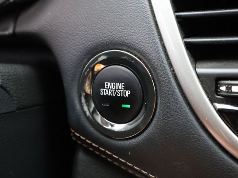 Used 2018 Chevrolet Trax LT w/ LT Convenience Package FWD image 36