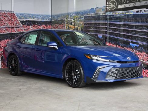 Used 2026 Toyota Camry SE FWD image 1