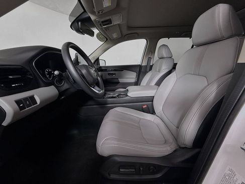 Certified 2025 Honda Pilot Touring image 19