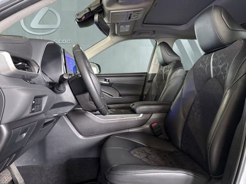 Used 2024 Toyota Highlander XLE image 8