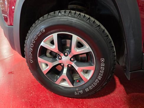 Used 2017 Jeep Cherokee Trailhawk image 10